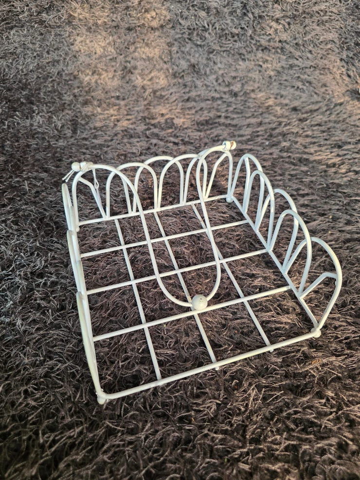 Metallic Tissue Holder