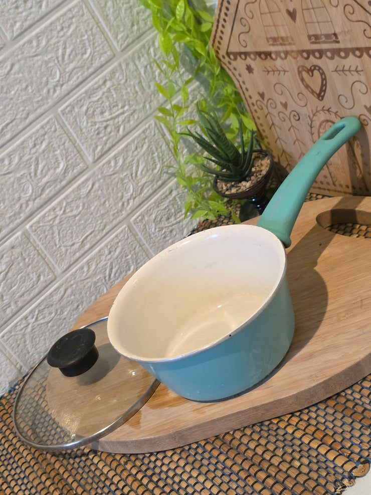 Enamel Coated Suace Pan with Glass Lid(9/10 Condition)